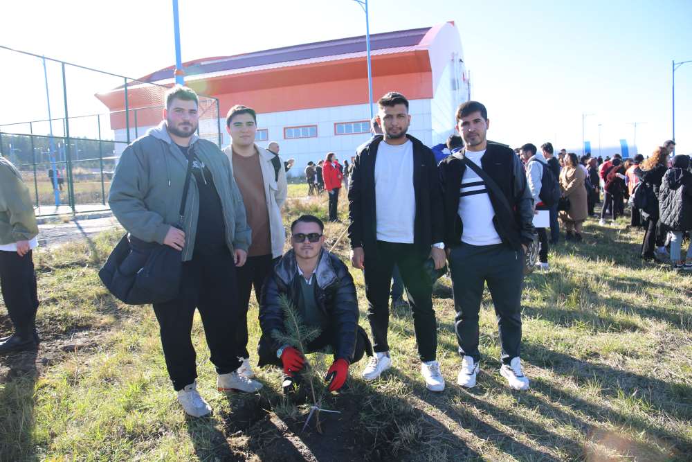 Fakültemiz Öğrencileriyle Çevre Bilincini Güçlendirme Adına “Kampüste Dikili Bir Ağacın Olsun” Etkinliği Düzenlendi.